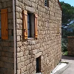 L'orca Di San Gavinu Pensión 3*