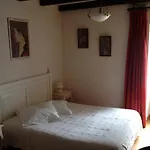 Pensión L'orca Di San Gavinu 3*